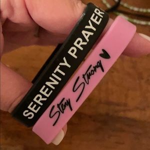 Bundle of 2 rubber bracelets